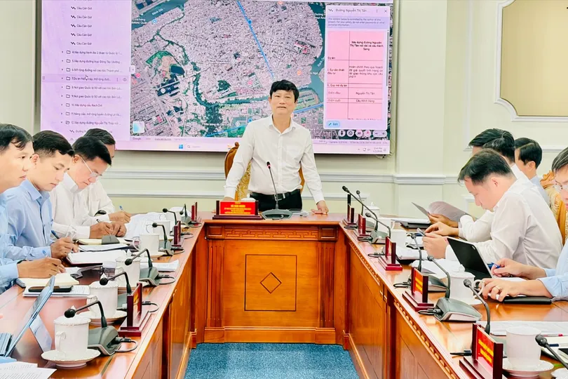 Nghiên cứu hạ tầng mới như đường trên cao, đường ven sông để giảm ùn tắc