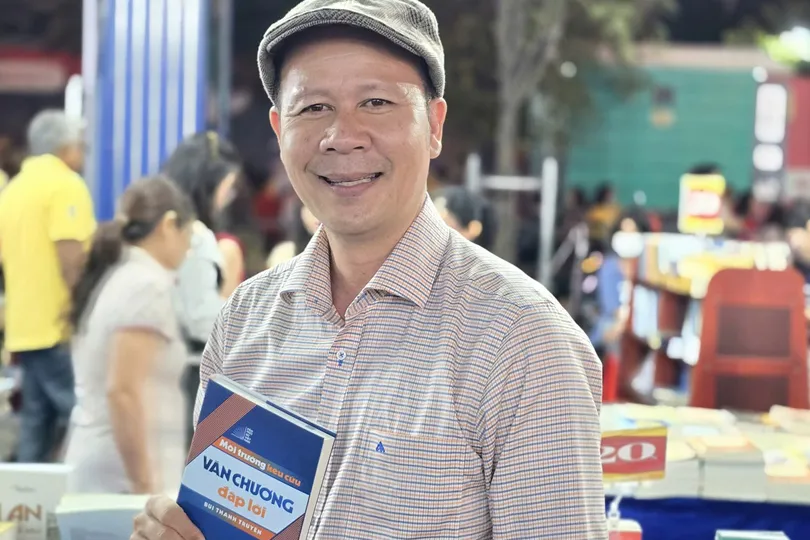 Bệ đỡ mới cho văn học sử