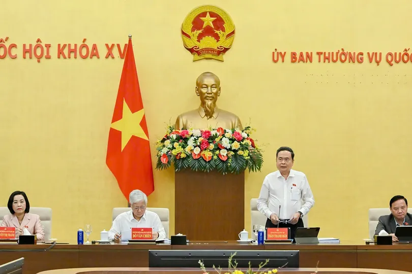 Chủ tịch Quốc hội khóa XV Trần Thanh Mẫn phát biểu tại hội nghị Ban Thường vụ Đảng ủy Quốc hội với lãnh đạo tổ đảng đoàn đại biểu Quốc hội các tỉnh, thành phố trực thuộc Trung ương trước kỳ họp thứ nhất, Quốc hội khóa XVI, sáng 5-4. (ẢNH: VIẾT CHUNG)