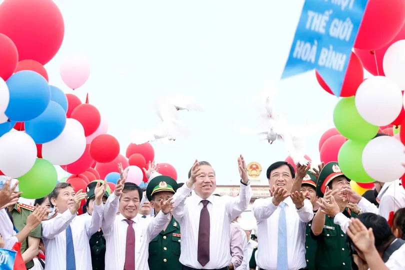 Tổng Bí thư, Chủ tịch nước Tô Lâm dự Lễ Thượng cờ "Thống nhất non sông"