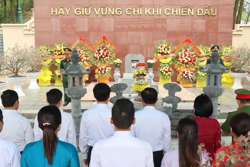 Các cơ quan, đoàn thể, địa phương dâng hương tưởng niệm Tổng Bí thư Trần Phú