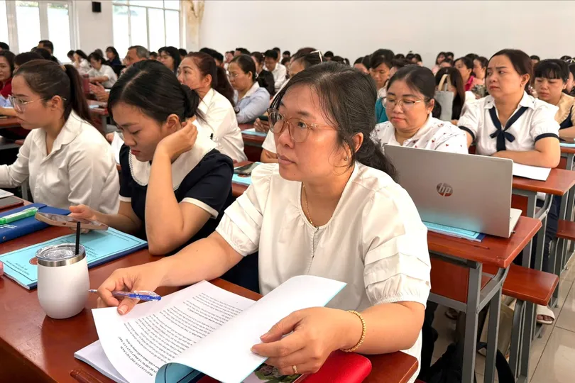 Học viên tham gia lễ khai giảng, sáng 15-6
