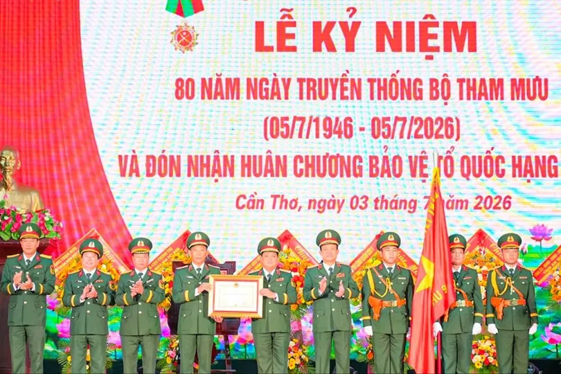 Bộ Tham mưu Quân khu 9 đón nhận Huân chương Bảo vệ Tổ quốc hạng nhất