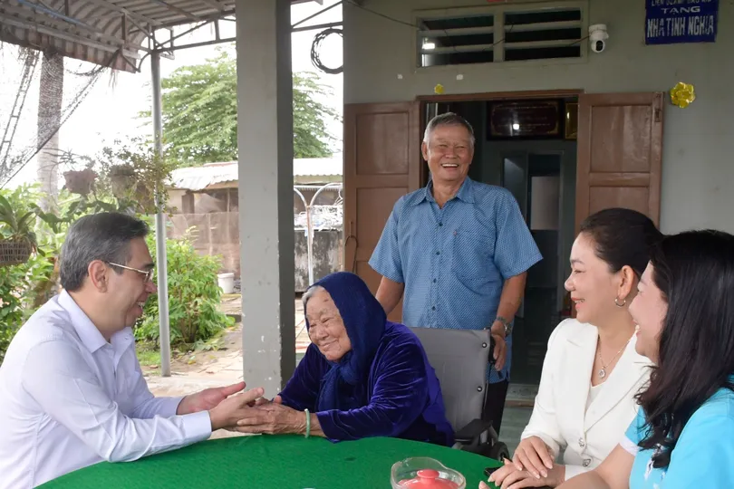 Lãnh đạo TPHCM thăm, tri ân Mẹ Việt Nam Anh hùng