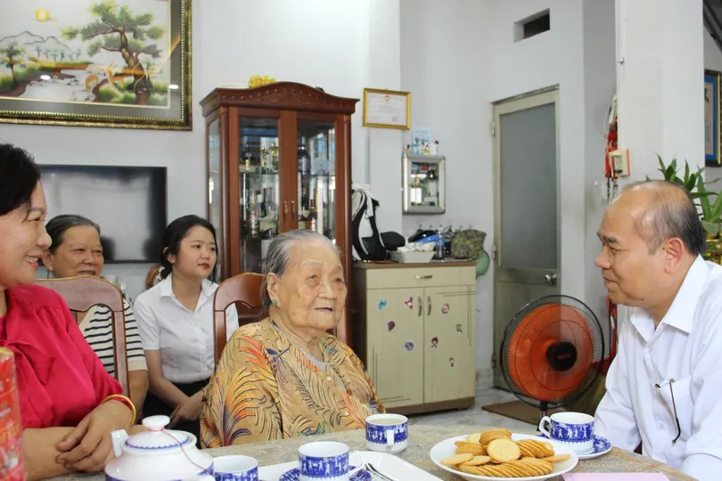 Đoàn đại biểu TPHCM thăm, tri ân Mẹ Việt Nam Anh hùng và thương binh