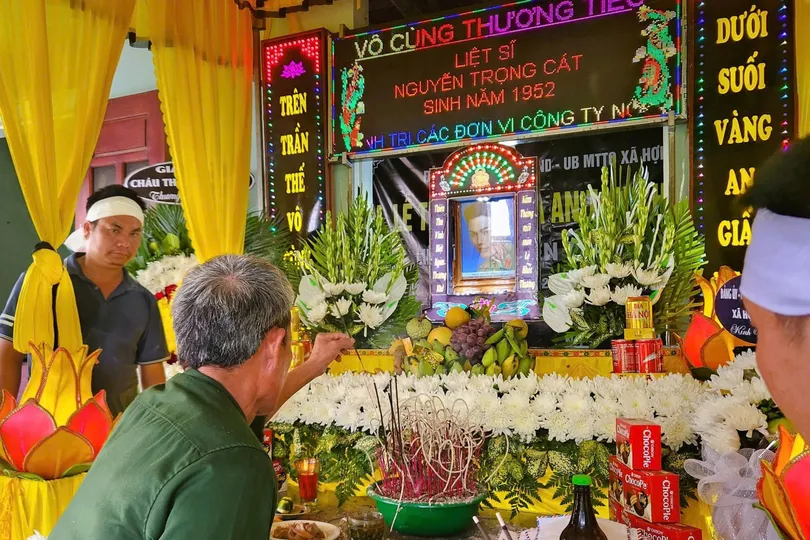 Hài cốt liệt sĩ Nguyễn Trọng Cát được đưa về quê nhà an táng sau 54 năm xa cách 