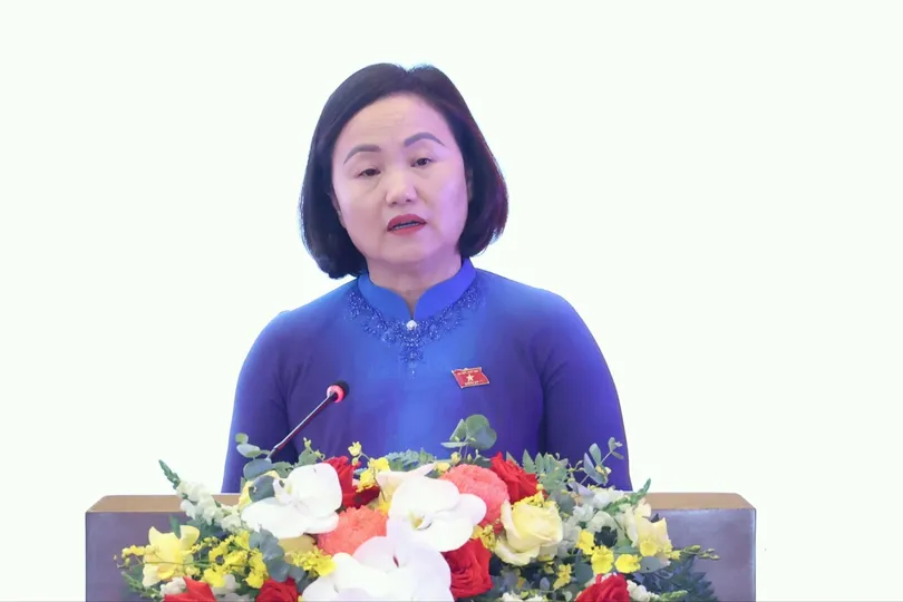 Phó Chủ nhiệm Ủy ban Kinh tế và Tài chính Phạm Thúy Chinh trình bày tham luận tại diễn đàn. Ảnh: QUANG PHÚC