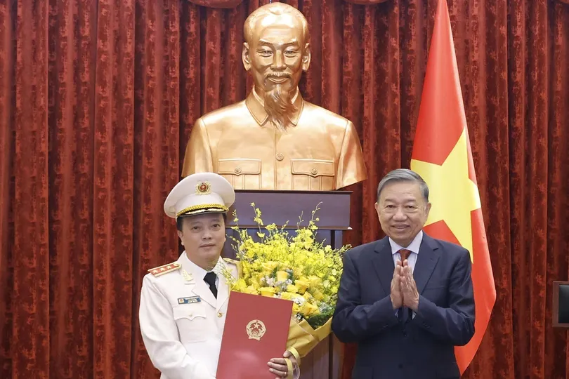 Trao quyết định thăng quân hàm Thượng tướng cho đồng chí Đặng Hồng Đức