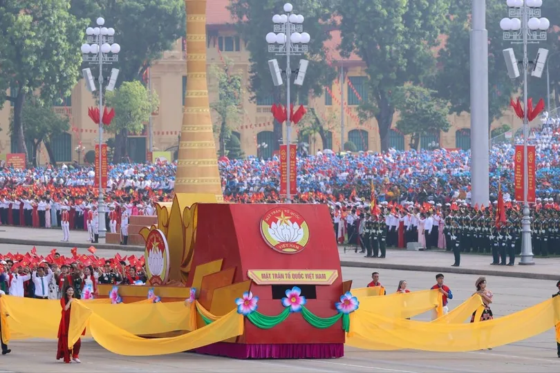 Khối MTTQ Việt Nam tham gia Lễ diễu binh, diễu hành kỷ niệm 80 năm Cách mạng Tháng Tám thành công và Quốc khánh 2-9. Ảnh: VGP