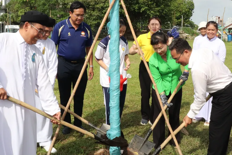 Khánh thành “Vườn cây Đại đoàn kết” ven bờ Rạch Xuyên Tâm