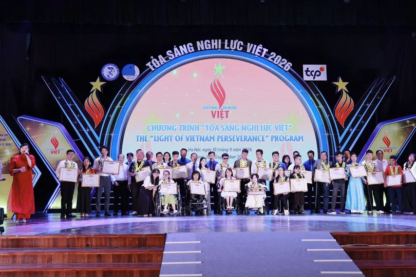 Lễ tuyên dương 26 thanh niên khuyết tật xuất sắc của chương trình “Tỏa sáng Nghị lực Việt” năm 2026. Ảnh: HẢI ANH