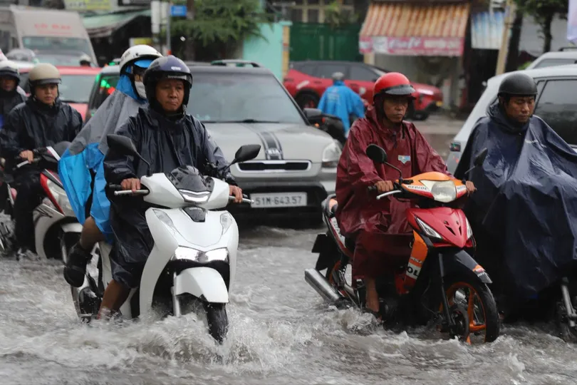 Vùng nhiễu động gây thời tiết xấu ở Nam bộ