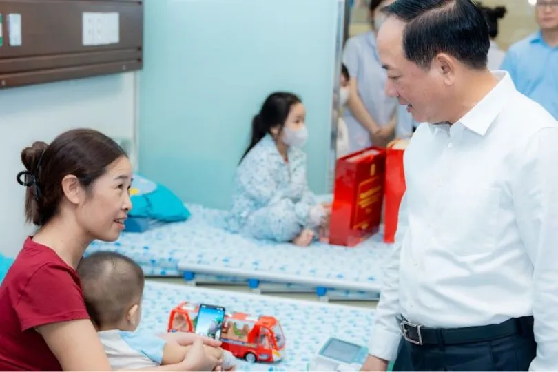 Lãnh đạo Đảng, Nhà nước thăm, tặng quà bệnh nhi dịp Tết Trung thu