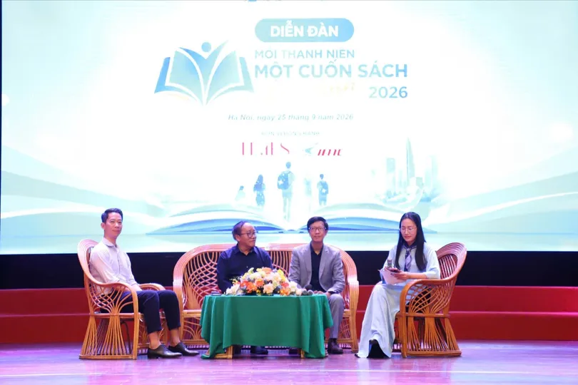 Các đại biểu chia sẻ tại diễn đàn “Mỗi thanh niên một cuốn sách làm bạn". Ảnh: HẢI ANH