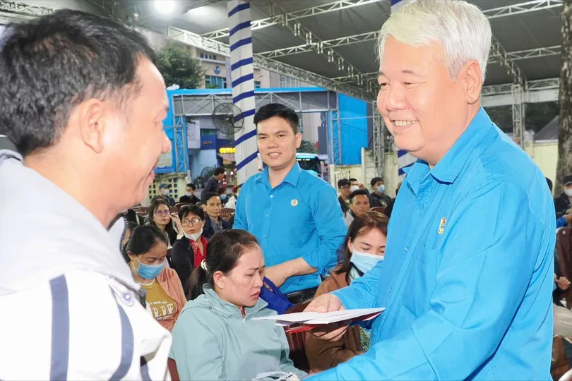TPHCM chăm lo tết cho công nhân khó khăn từ ngày 15-11