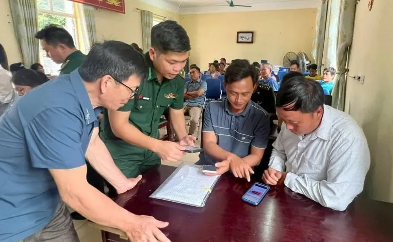 Chiến sĩ quân hàm xanh đẩy nhanh chuyển đổi số