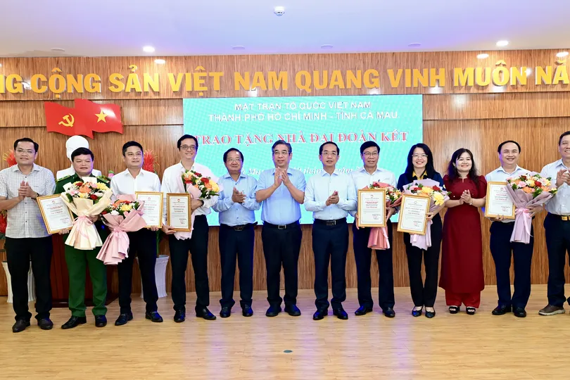 TPHCM trao kinh phí xây nhà đại đoàn kết tại tỉnh Cà Mau