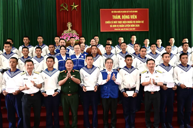 Lãnh đạo TPHCM thăm chiến sĩ mới tại Trung tâm Huấn luyện Vùng 4 Hải quân