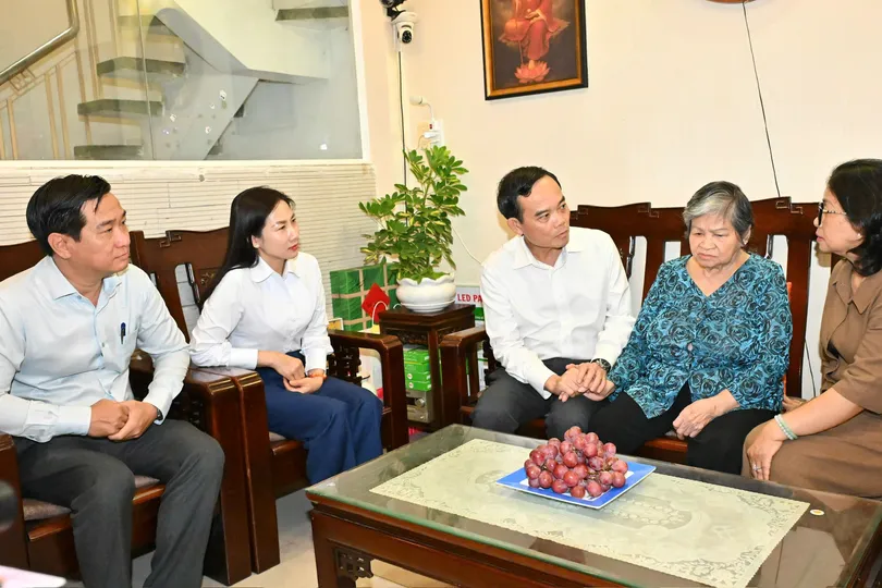 Bí thư Thành ủy TPHCM Trần Lưu Quang thăm các gia đình chính sách tiêu biểu