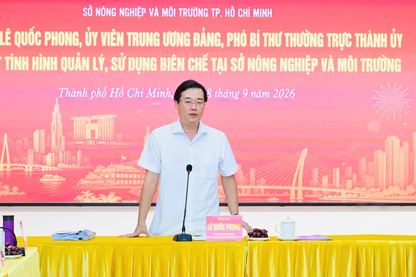 Phó Bí thư Thường trực Thành ủy TPHCM Lê Quốc Phong khảo sát công tác quản lý biên chế tại Sở NN-MT