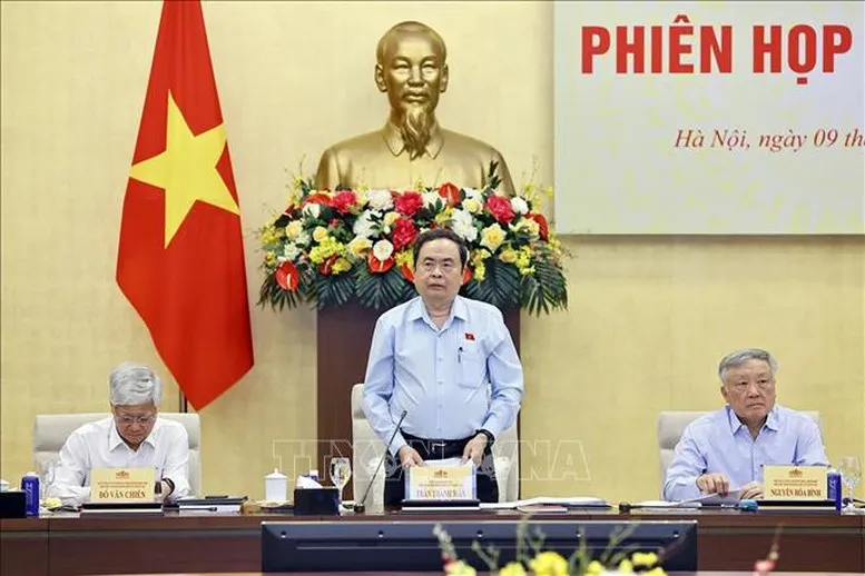 Chủ tịch Quốc hội Trần Thanh Mẫn, Chủ tịch Hội đồng Bầu cử quốc gia điều hành một phiên họp của hội đồng. Ảnh: TTXVN