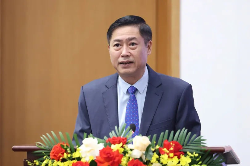 Chủ nhiệm Ủy ban Công tác đại biểu Nguyễn Hữu Đông, Ủy viên Hội đồng Bầu cử quốc gia báo cáo tại phiên họp. Ảnh: VIẾT CHUNG