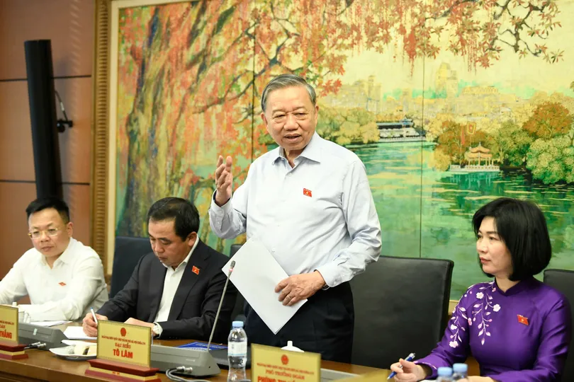 Chuyển từ khen thưởng theo quá trình sang khen thưởng theo giá trị thực chất và hiệu quả