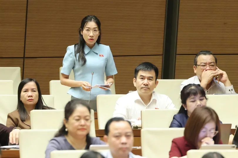 ĐB Hoàng Thị Thanh Thúy (Tây Ninh) phát biểu tại hội trường, sáng 12-4. Ảnh: QUANG PHÚC