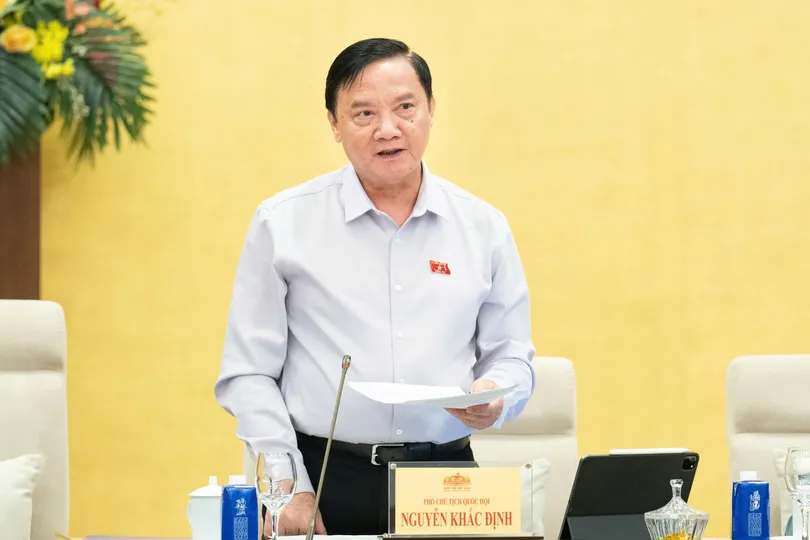 Phó Chủ tịch Quốc hội Nguyễn Khắc Định điều hành phiên họp