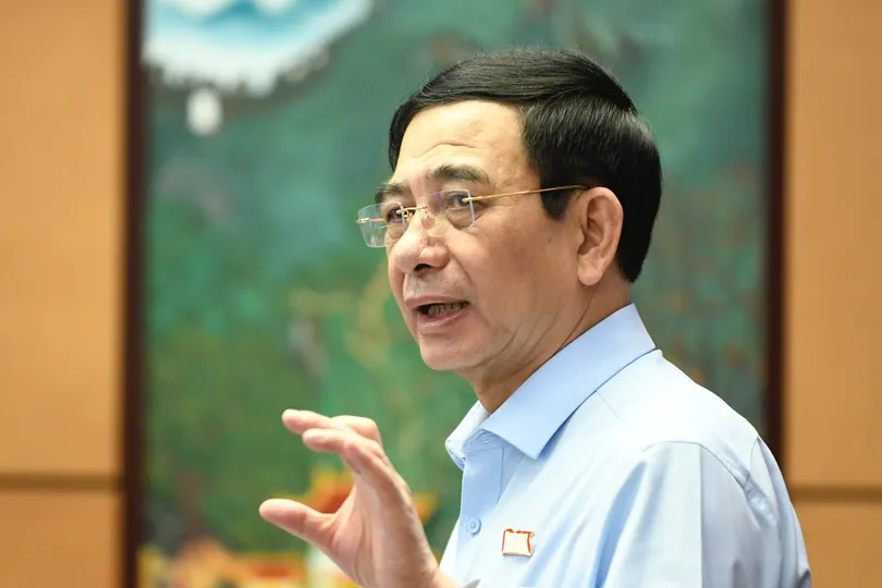 Đại tướng Phan Văn Giang, Phó Thủ tướng kiêm Bộ trưởng Bộ Quốc phòng (ĐB tỉnh Thái Nguyên) phát biểu tại phiên họp tổ sáng 20-4. Ảnh: VIẾT CHUNG 