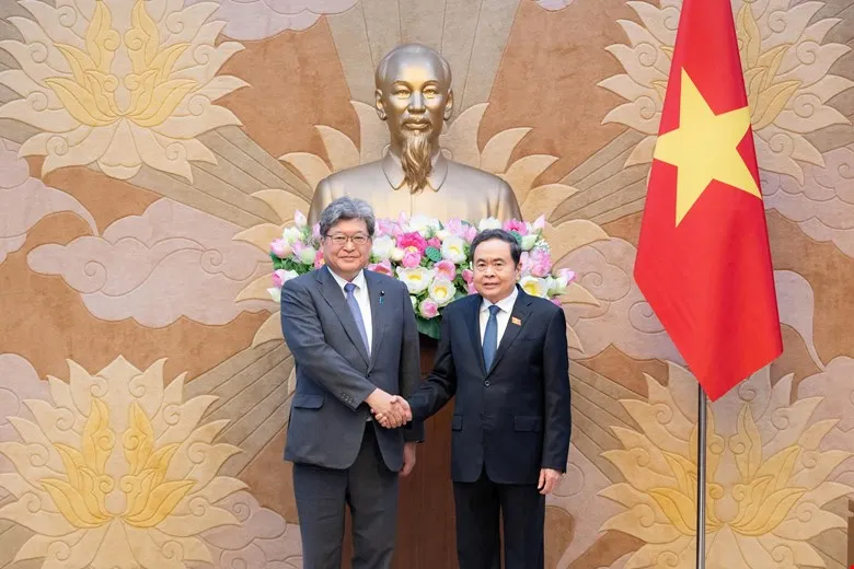 Chủ tịch Quốc hội Trần Thanh Mẫn tiếp Quyền Tổng Thư ký Đảng Dân chủ Tự do Nhật Bản Hagiuda Koichi. Ảnh: VIẾT CHUNG 