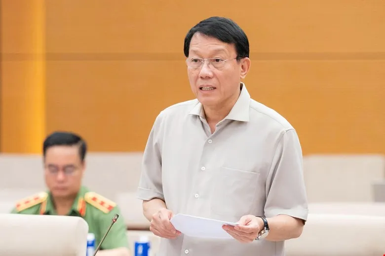 Bộ trưởng Bộ Công an, Đại tướng Lương Tam Quang báo cáo tại phiên họp. Ảnh: CẨM HÀ 