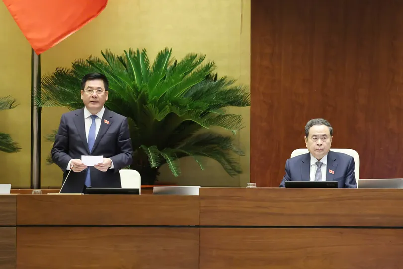 Phó Chủ tịch Quốc hội Nguyễn Hồng Diên điều hành phiên họp sáng 22-10. Ảnh: QUANG PHÚC 