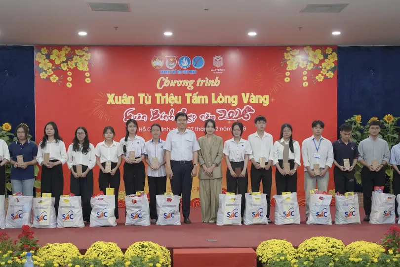 “Xuân từ triệu tấm lòng vàng” tiếp sức sinh viên khó khăn đón tết xa nhà