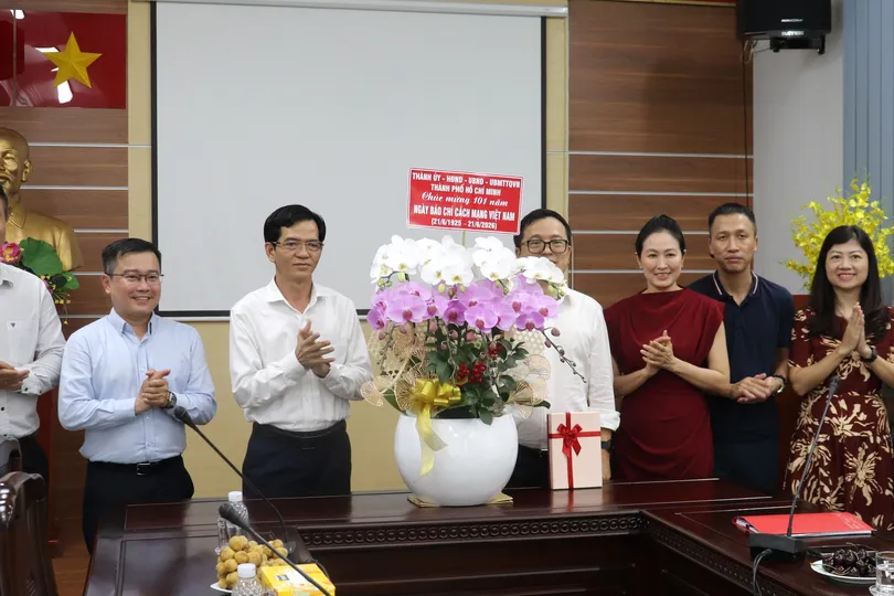 Chủ nhiệm Ủy ban Kiểm tra Thành ủy TPHCM thăm, chúc mừng các cơ quan báo chí 