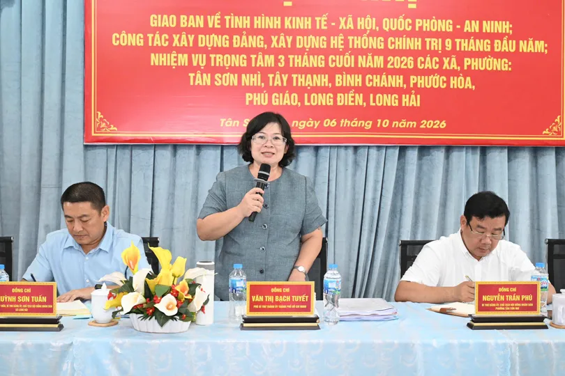 Phó Bí thư Thành ủy TPHCM Văn Thị Bạch Tuyết phát biểu kết luận hội nghị. Ảnh: VIỆT DŨNG