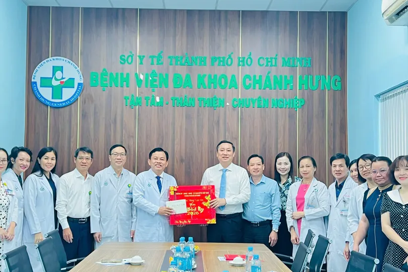 Trưởng Ban Kinh tế - Ngân sách HĐND TPHCM Nguyễn Công Danh thăm, chúc tết đội ngũ y tế 