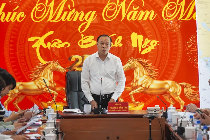 Đồng chí Nguyễn Văn Thọ, Ủy viên Ban Thường vụ Thành ủy, Phó Chủ tịch HĐND TPHCM làm việc với Bộ Tư lệnh Vùng 2 Hải quân