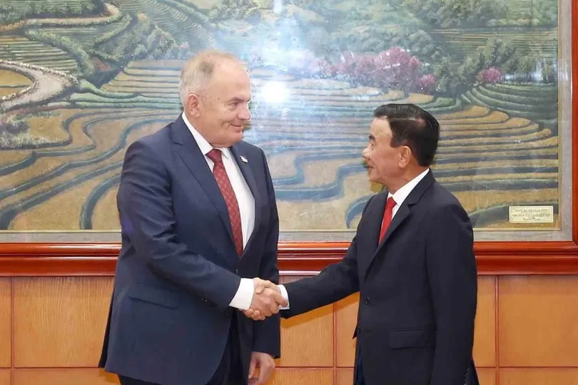 Đồng chí Trần Cẩm Tú, Ủy viên Bộ Chính trị, Thường trực Ban Bí thư và Chủ tịch Đảng Công nhân Hungary Thürmer Gyula. Ảnh: TTXVN