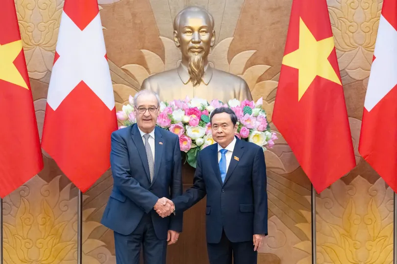 Chủ tịch Quốc hội Trần Thanh Mẫn và Tổng thống Liên bang Thụy Sĩ Guy Parmelin. Ảnh: VIẾT CHUNG