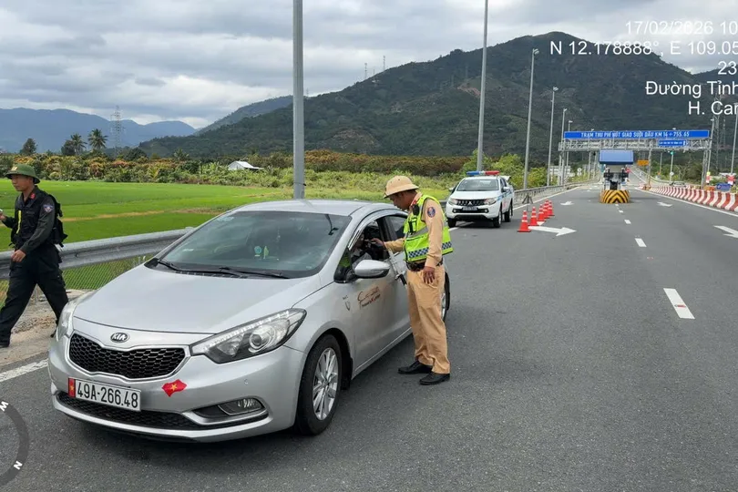 Tối mùng 1 Tết, CSGT toàn quốc xử lý 1.646 trường hợp vi phạm nồng độ cồn