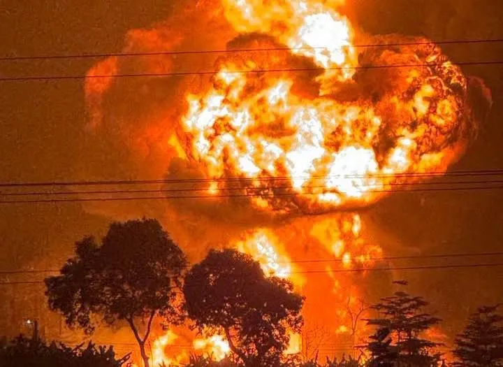 Cháy lớn kho xưởng chứa sơn và dung môi ở Đông Anh, Hà Nội