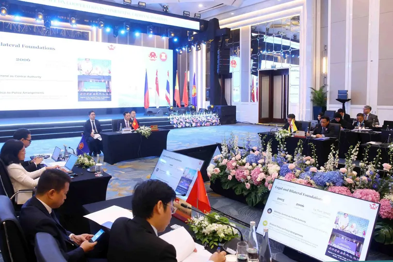 Hội nghị lãnh đạo cấp cao cơ quan thực thi pháp luật các nước ASEAN về hợp tác đấu tranh với tội phạm truy nã họp phiên toàn thể tại Hà Nội. Ảnh: MINH HẢI