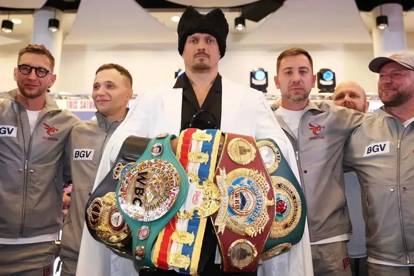 Usyk vẫn đang là "Minh chủ" làng quyền hạng nặng dù thiếu đai WBO