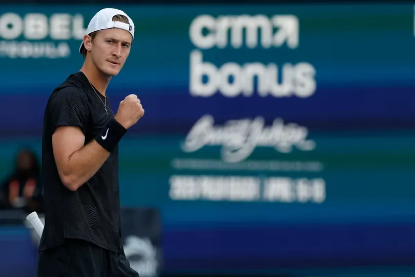 Korda bất ngờ thắng Alcaraz