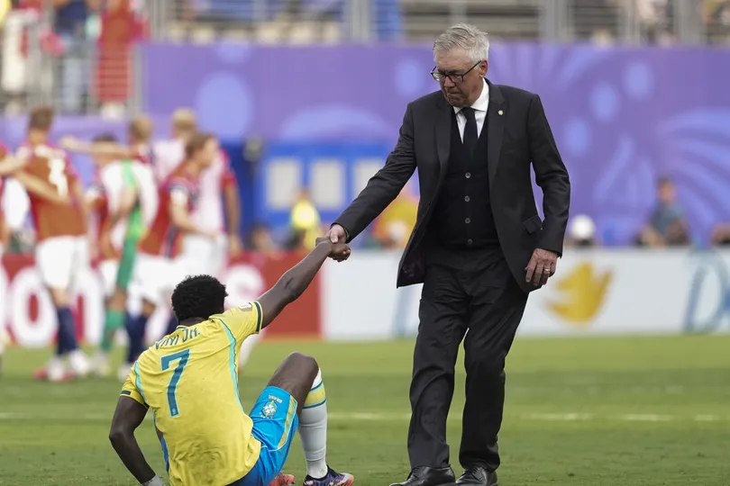 HLV Ancelotti vẫn cố vực dậy Brazil. Ảnh THX