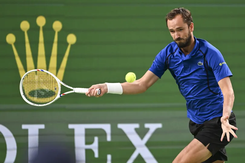 Medvedev sẽ tranh suất bán kết Shanghai Masters vào ngày mai (Ảnh: THX)