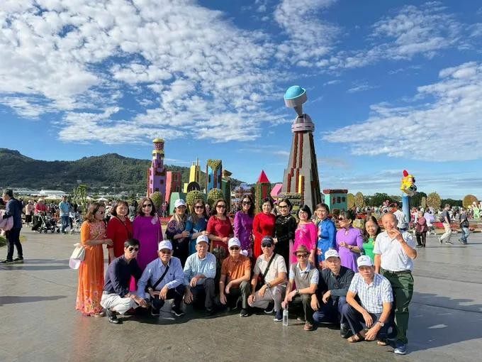 游客参观台湾地区。