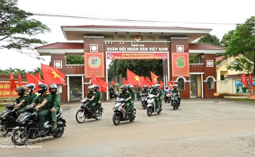 在2025年‘军队青年与交通文化日活动框架内的一项巡游宣传活动。