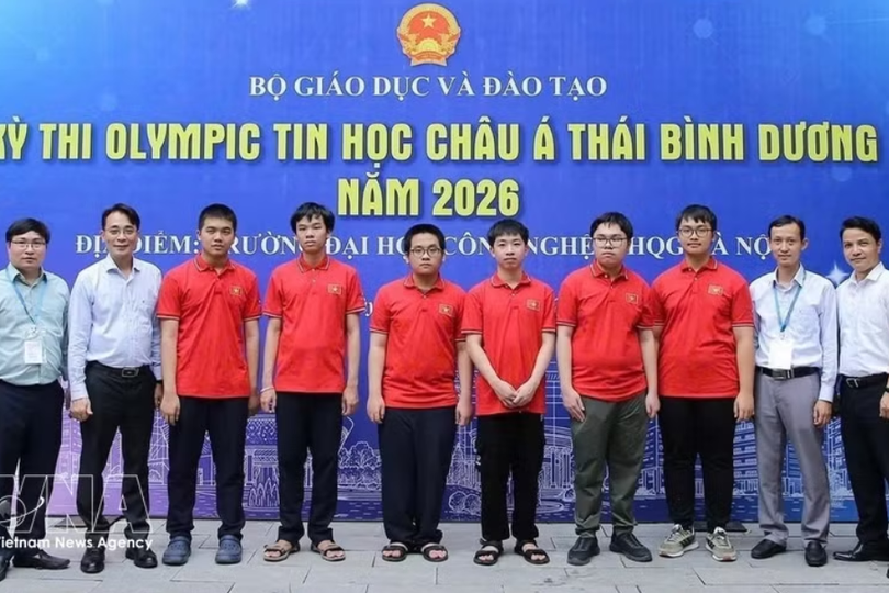 6名越南学生均在2026年亚太信息学奥林匹克竞赛中夺得奖牌（红衣）。